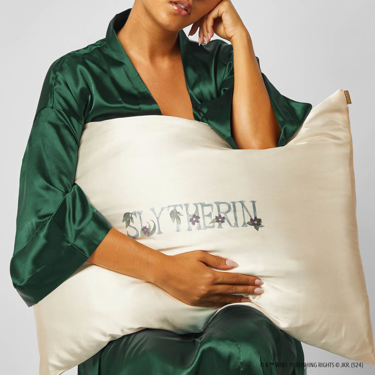Kitsch x Harry Potter Satin Pillowcase in Slytherin - Image 4