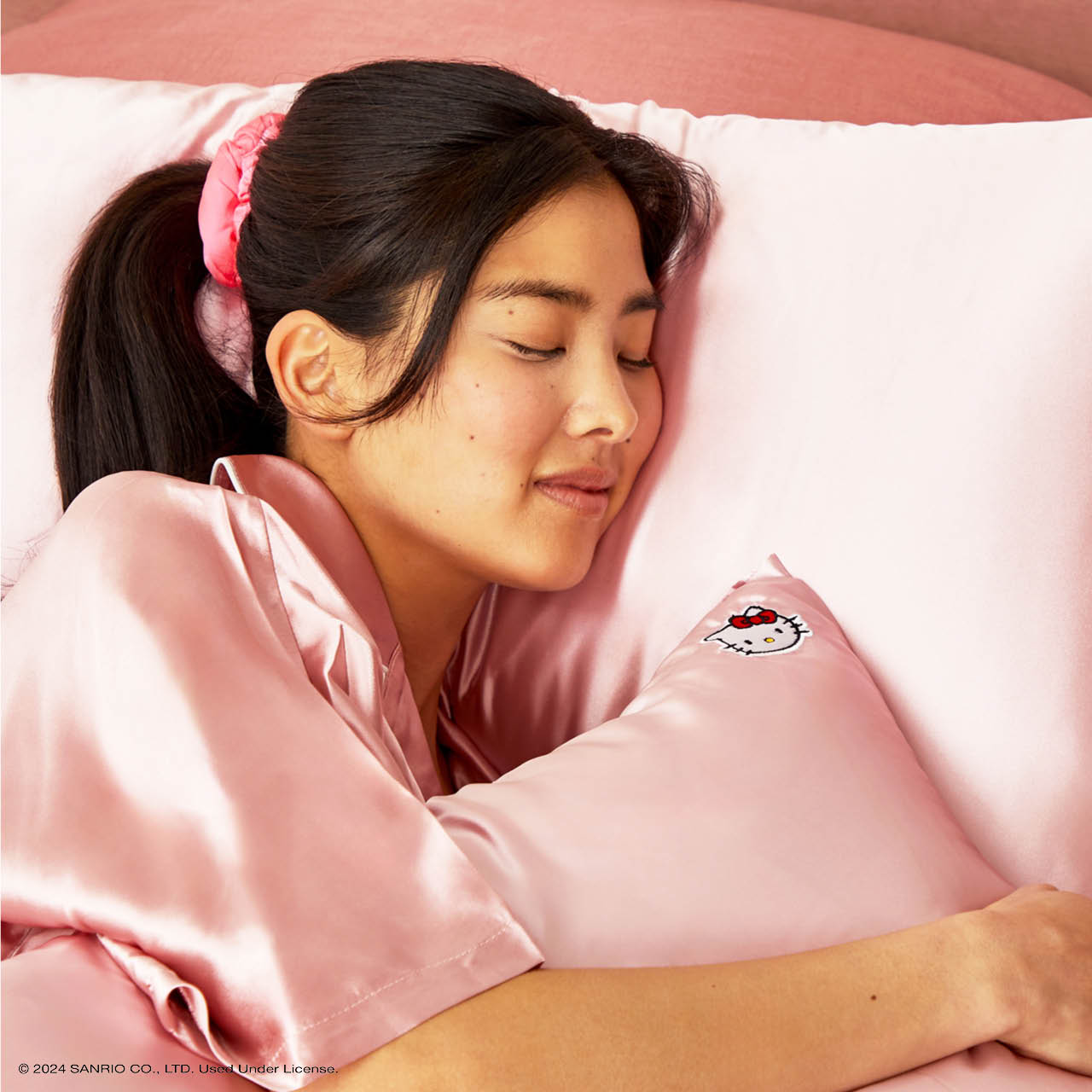 Kitsch x Hello Kitty Satin Pillowcase in Pink Hello Kitty Face - Image 5